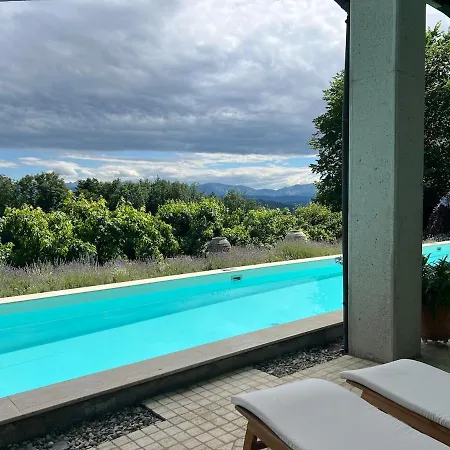 Exklusive Wohneinheit Mit Panoramablick Und Pool كلاغنفورت