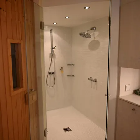 Exklusive Wohneinheit Mit Panoramablick Und Pool كلاغنفورت